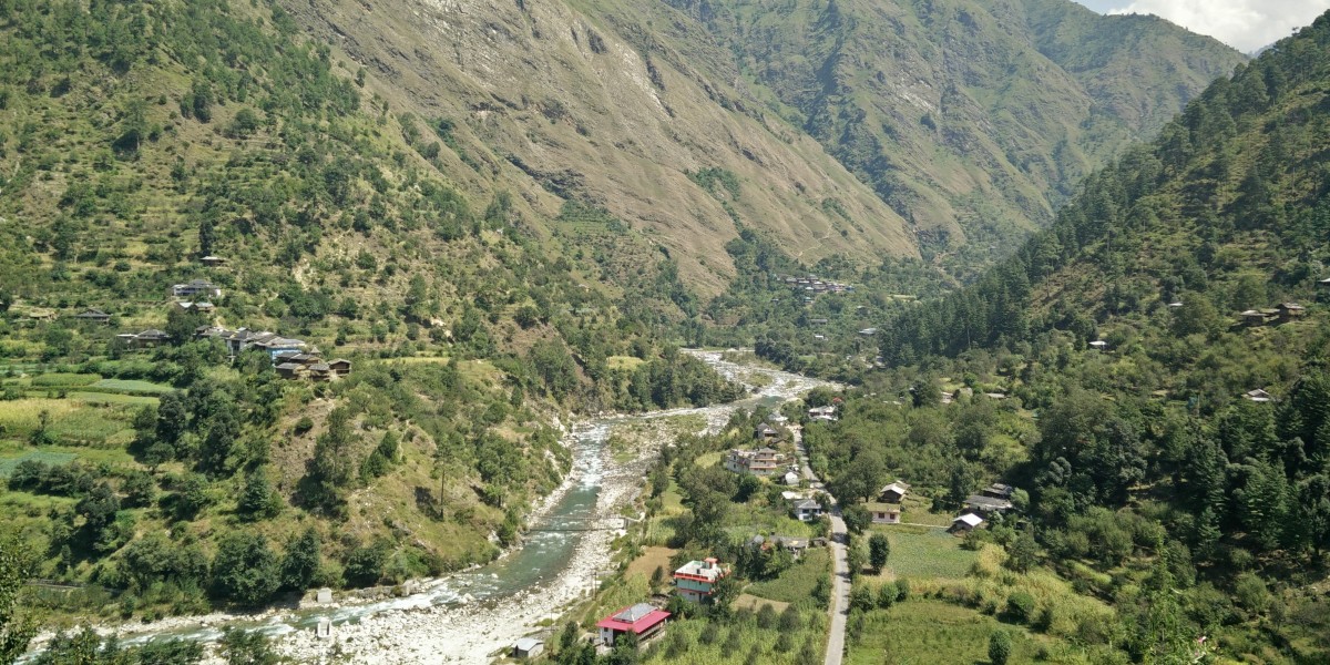 Traversing the Trails: Hiking Through Himachal Pradesh's Stunning Landscapes